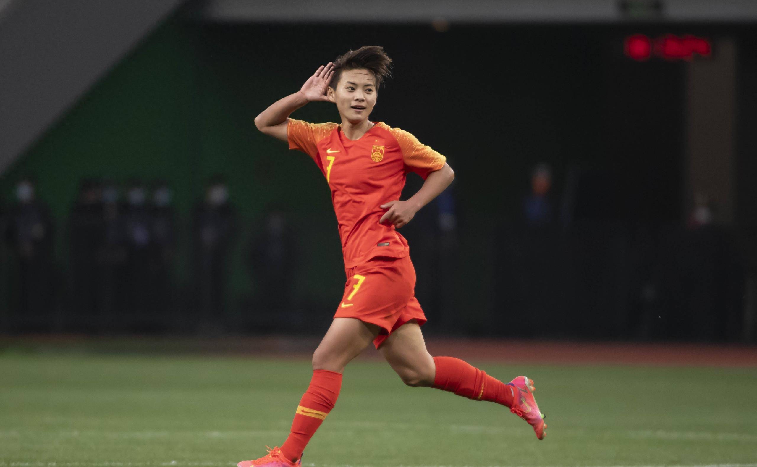 顶级女足赛事中球员表现尽显风采